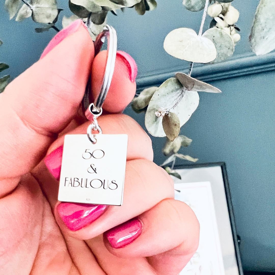Breloc personalizat din argint - 50 & Fabulos [3]