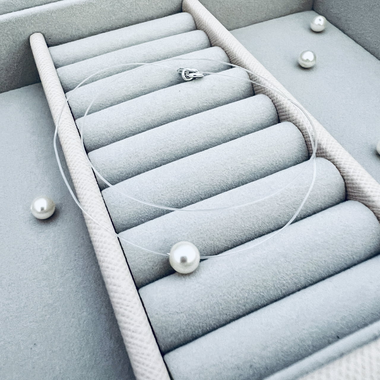 Lantisor cu perla si fir transparent [2]