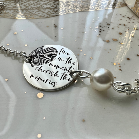 Bijuterii Personalizate - Bratara argint personalizata banut si perla - Live in the Moments
