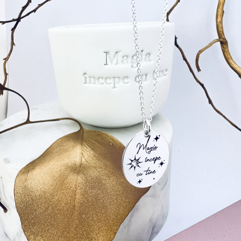 Lantisor cu pandantiv oval personalizat din argint si cristal - Magia incepe cu tine [3]