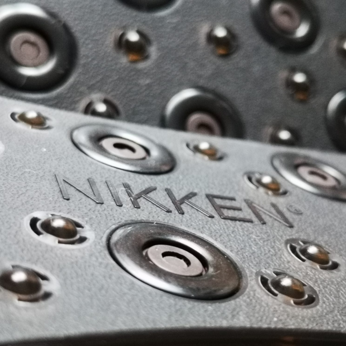 Branţuri magnetice Nikken Kenko mSteps®, benefice atunci când ai dureri de picioare sau picioare reci, prevăzute cu proeminenţe care asigură un efect de masaj, mărime ajustabilă 40 – 46.5 [5]
