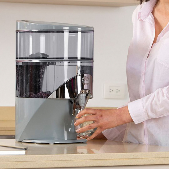 Filtru de apă PiMag Waterfall® Nikken, portabil, bazat pe un sistem de filtrare gravitaţională a apei, produce apă PiMag® - apa Pi magnetizată, alcalină - capacitate 5.5 litri [4]