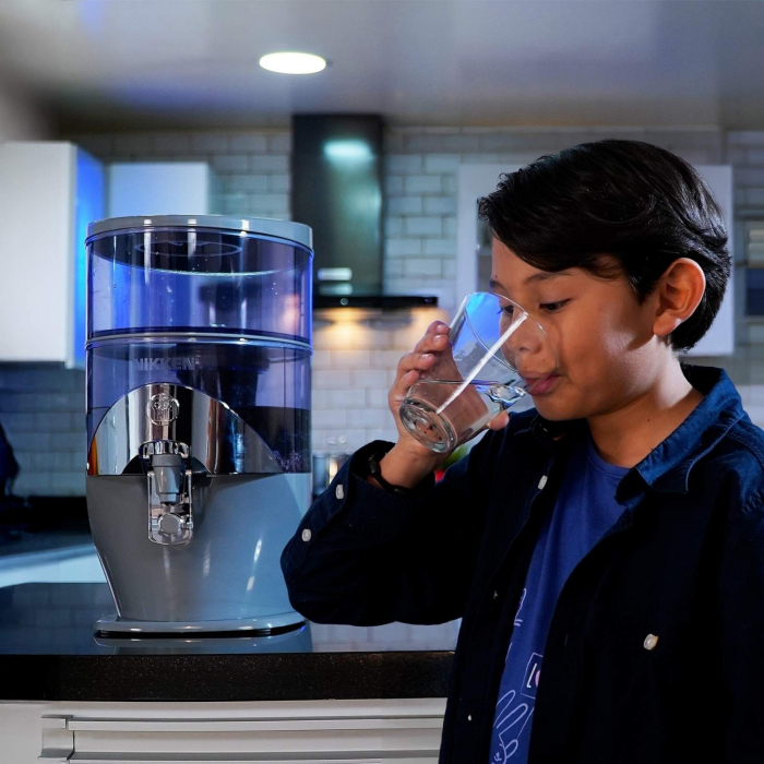 Filtru de apă PiMag Waterfall® Nikken, portabil, bazat pe un sistem de filtrare gravitaţională a apei, produce apă PiMag® - apa Pi magnetizată, alcalină - capacitate 5.5 litri [2]