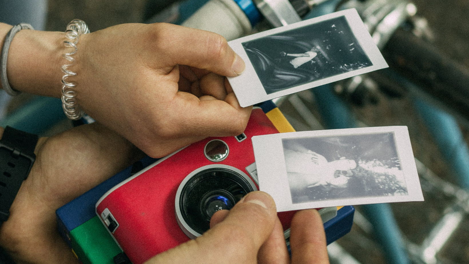 Aparate foto pe film si instant, magia amintirilor de Dragobete