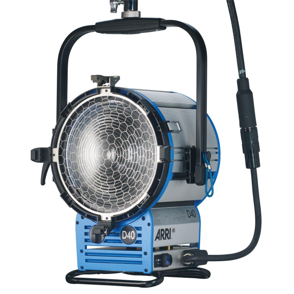 Arri Sursa de iluminare HMI Fresnel True Blue D40 [10]