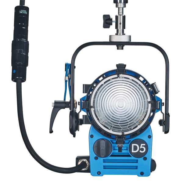 Arri Sursa de iluminare HMI Fresnel True Blue D5 [11]