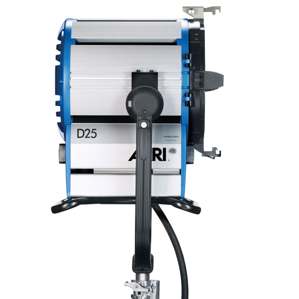Arri Sursa de iluminare HMI Fresnel True Blue D25 [11]