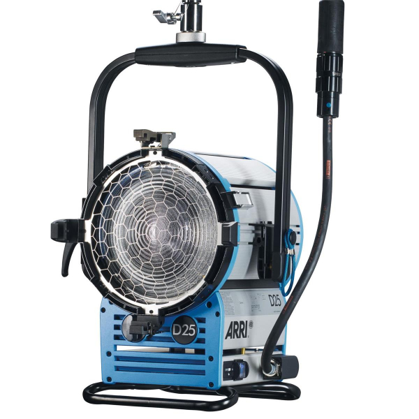 Arri Sursa de iluminare HMI Fresnel True Blue D25 [8]