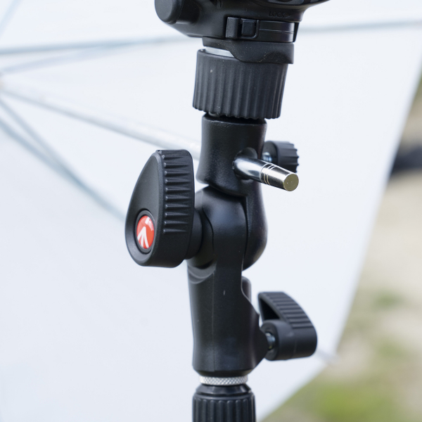 Manfrotto Smart Tilt suport umbrela cu patina pentru blitz [11]