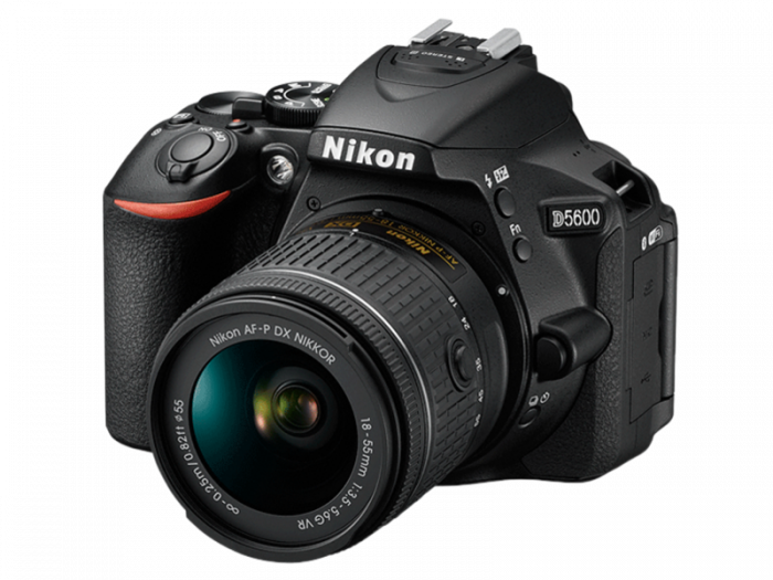 Nikon Aparat foto DSLR D5600 kit 18-55mm VR cu card si geanta [1]