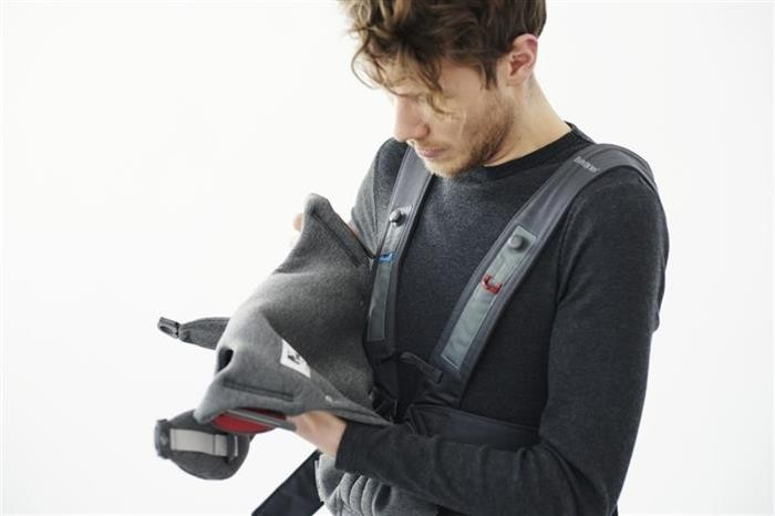Marsupiu anatomic Mini BabyBjorn, cu pozitii multiple de purtare – Dark Grey, 3D Jersey [18]