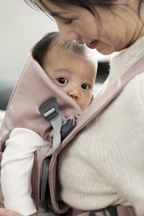 Marsupiu anatomic Mini BabyBjorn, cu pozitii multiple de purtare – Dusty Pink, Bumbac [4]