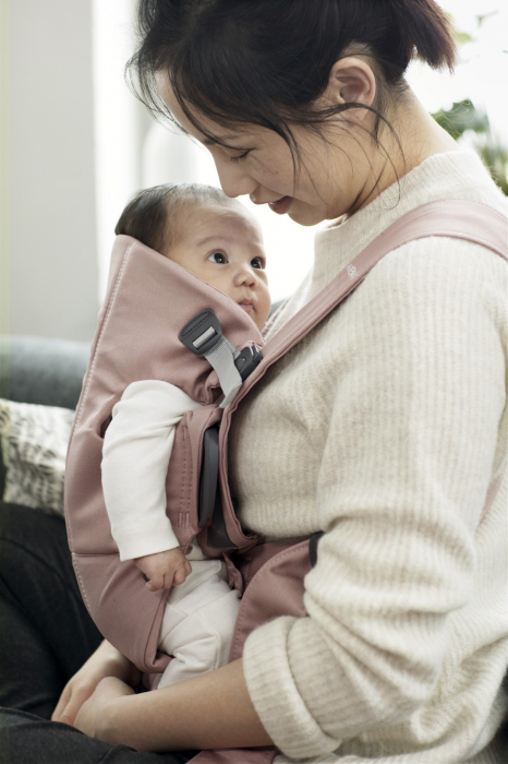 Marsupiu anatomic Mini BabyBjorn, cu pozitii multiple de purtare – Dusty Pink, Bumbac [5]