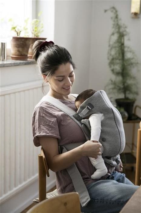 Marsupiu anatomic Mini BabyBjorn, cu pozitii multiple de purtare – Light Grey, 3D Jersey [4]