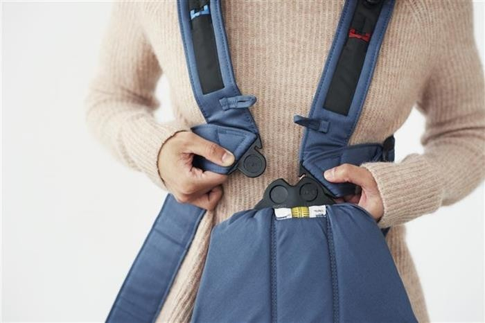 Marsupiu anatomic Mini BabyBjorn, cu pozitii multiple de purtare – Vintage Indigo, Bumbac [6]