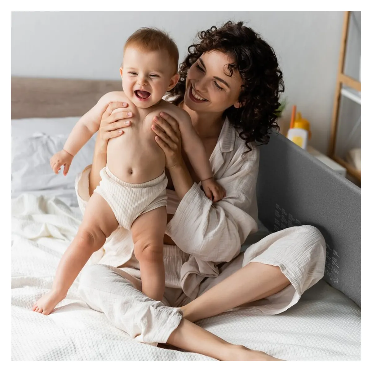 Bariera de protectie pentru pat, Lionelo, Lora XL, Pliabila, Sistem de blocare StandSafe, Geanta de transport inclusa, 150x46 cm, Gri [24]