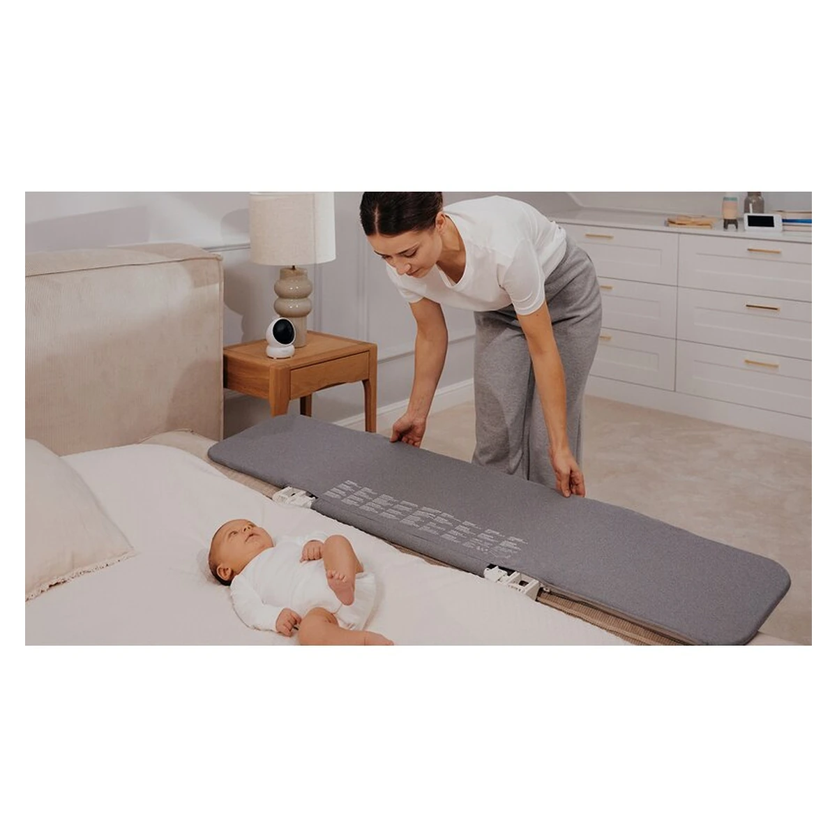 Bariera de protectie pentru pat, Lionelo, Lora XL, Pliabila, Sistem de blocare StandSafe, Geanta de transport inclusa, 150x46 cm, Gri [29]