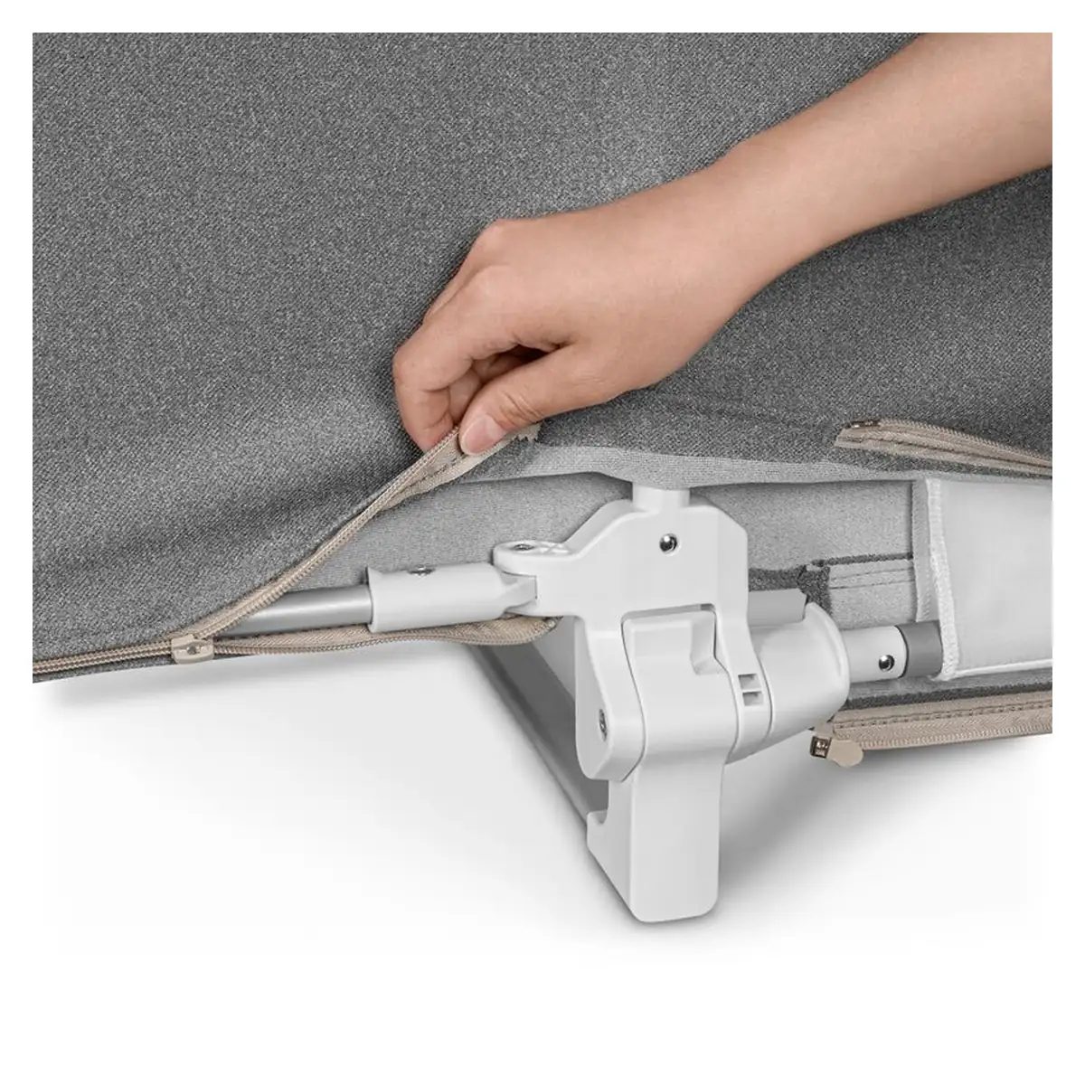 Bariera de protectie pentru pat, Lionelo, Lora XL, Pliabila, Sistem de blocare StandSafe, Geanta de transport inclusa, 150x46 cm, Gri [11]