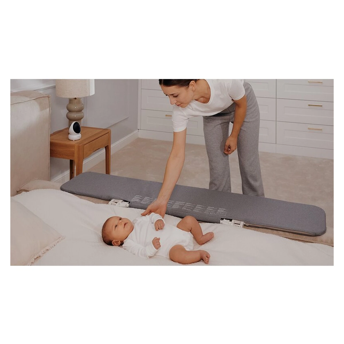 Bariera de protectie pentru pat, Lionelo, Lora XL, Pliabila, Sistem de blocare StandSafe, Geanta de transport inclusa, 150x46 cm, Gri [27]