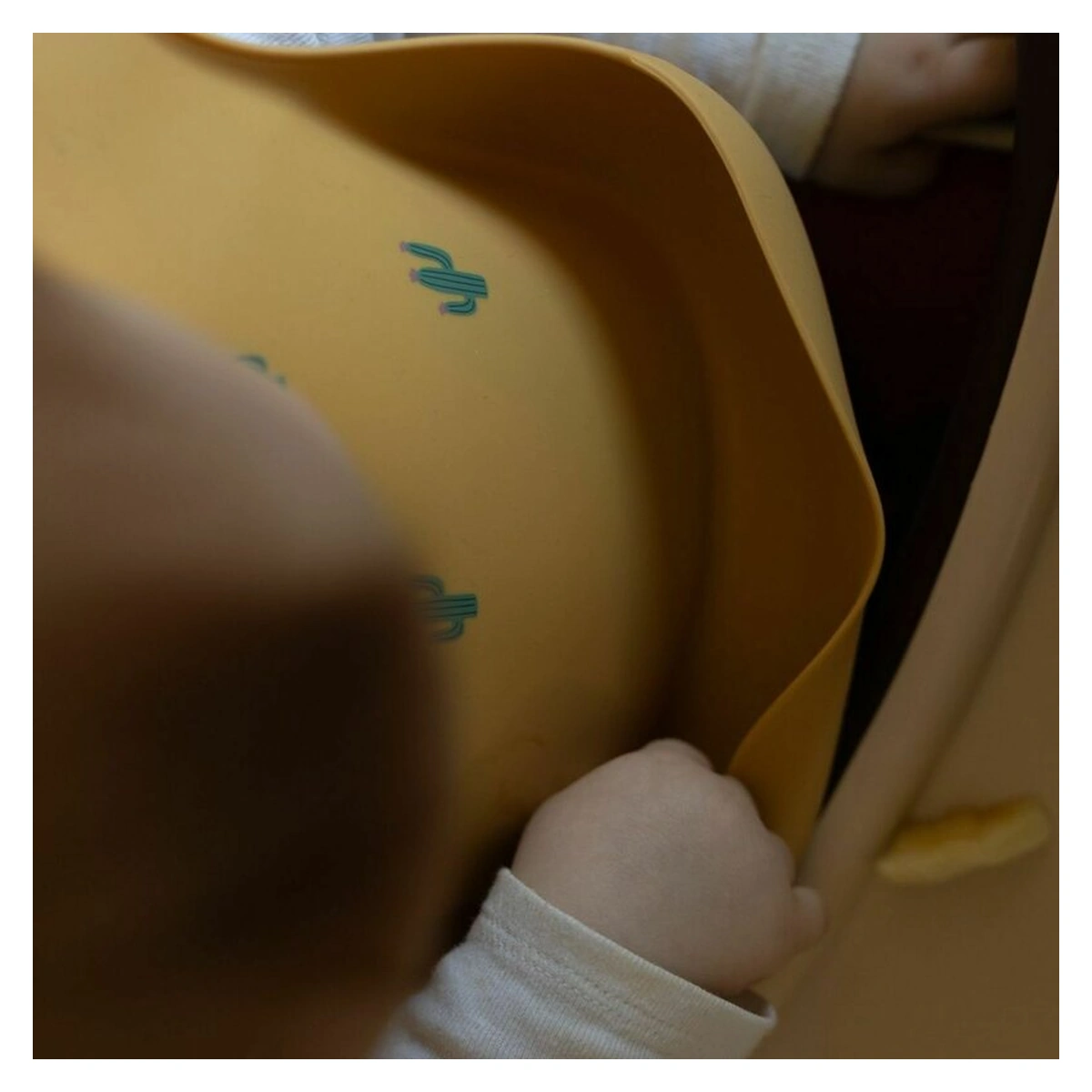 Baveta moale Take&Match, Reglabil, Cu buzunar colector, Silicon, Fara BPA, 6 luni+ Galben* [5]