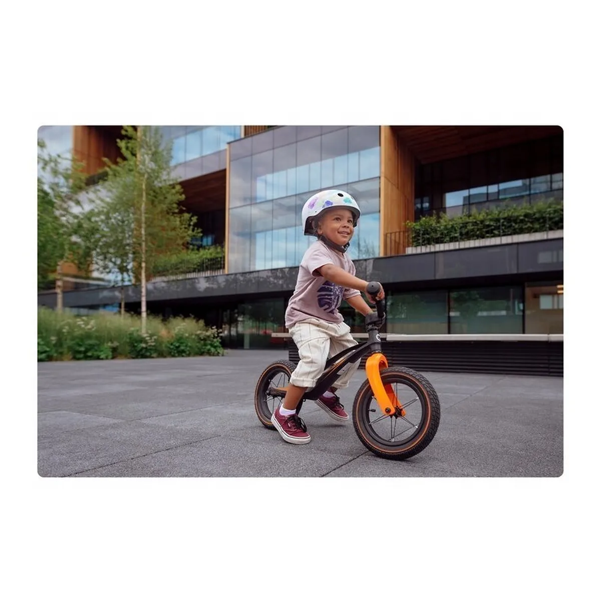 Lionelo - Bicicleta usoara Bart Air, Fara pedale, Cu roti gonflabile, Cu cadru din magneziu, Cu ghidon si sa reglabile, Greutate 3.8 Kg, 12 inch, Conform cu standardul european de securitate EN71, Neg [11]