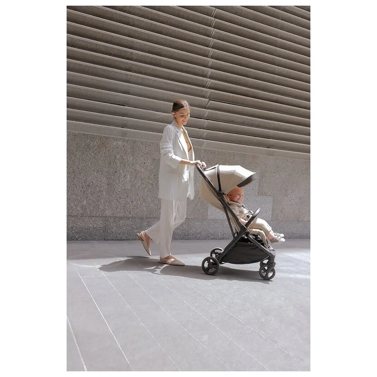 Carucior sport, Jane, Clap, Sistem compact de pliere care permite transportul caruciorului la bordul aeronavei, Cadru [2]