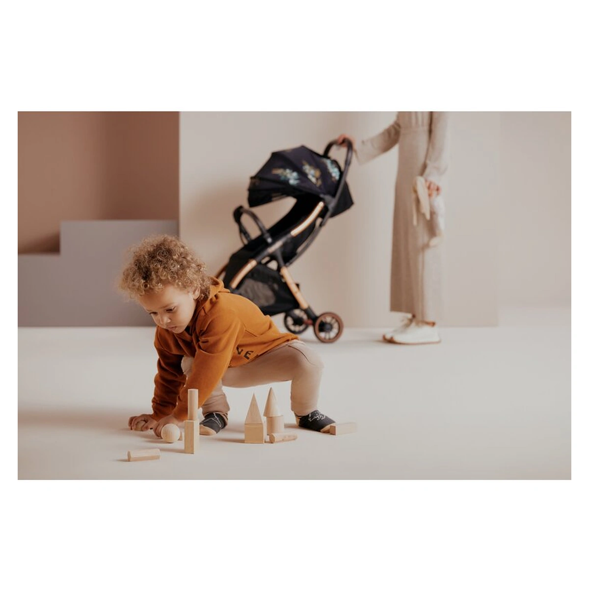 Carucior sport, Lionelo, Julie One, Editie limitata Golden Moments, Negru [35]