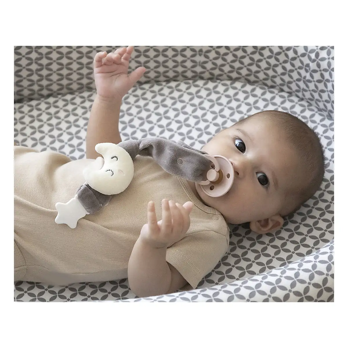 Lant pentru suzeta din material textil cu steluta Verde BabyJem 0 luni + [3]