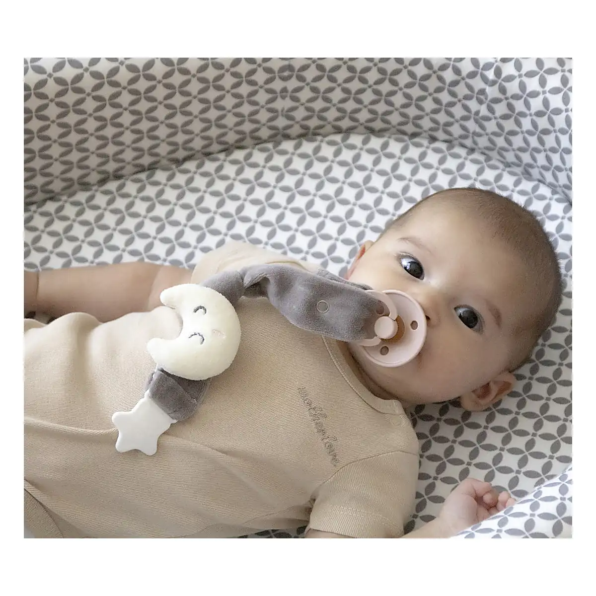 Lant pentru suzeta din material textil cu steluta Verde BabyJem 0 luni + [2]