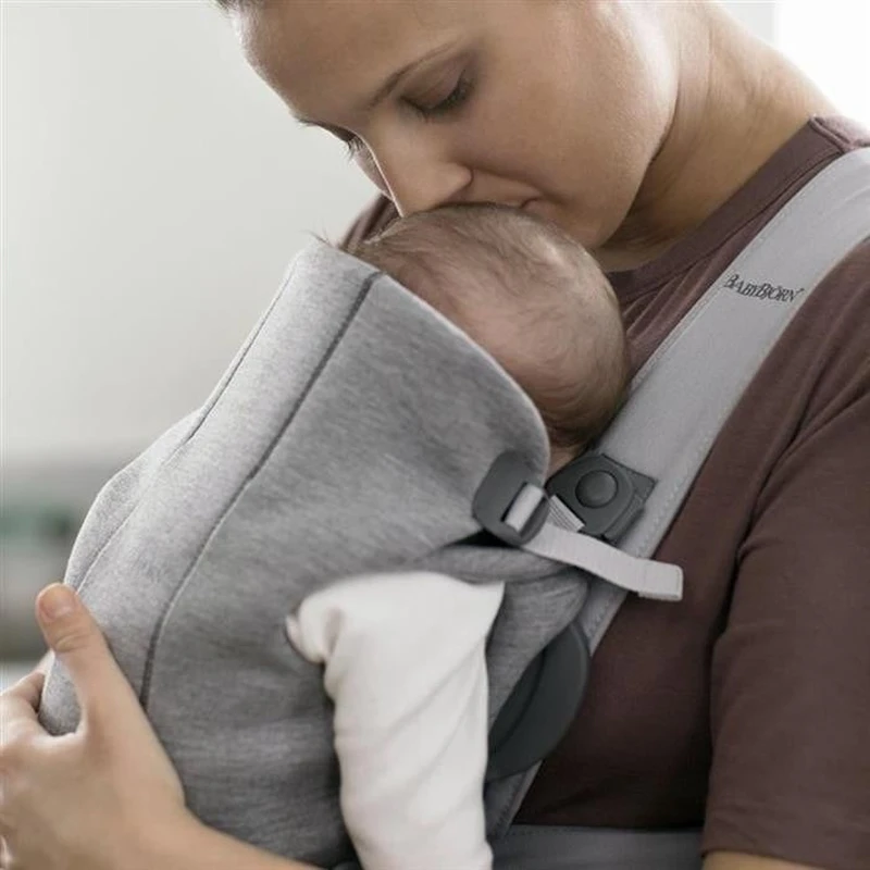 Marsupiu anatomic Mini BabyBjorn, cu pozitii multiple de purtare – Light Grey, 3D Jersey [3]
