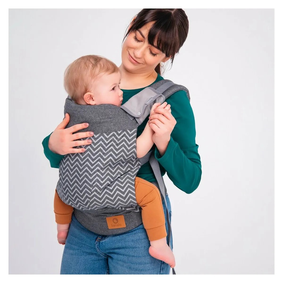 Lionelo - Marsupiu ergonomic Margareet, Cu 3 pozitii de transport, Cu gluga, Pana la 20 Kg, Aprobat de Institutul International de Displazie de Sold, Conform cu standardul european de securitate CEN T [8]