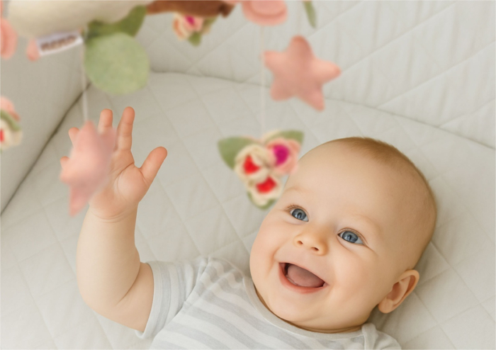 Neno Rosi – carusel pentru pătuț cu braț de prindere [7]