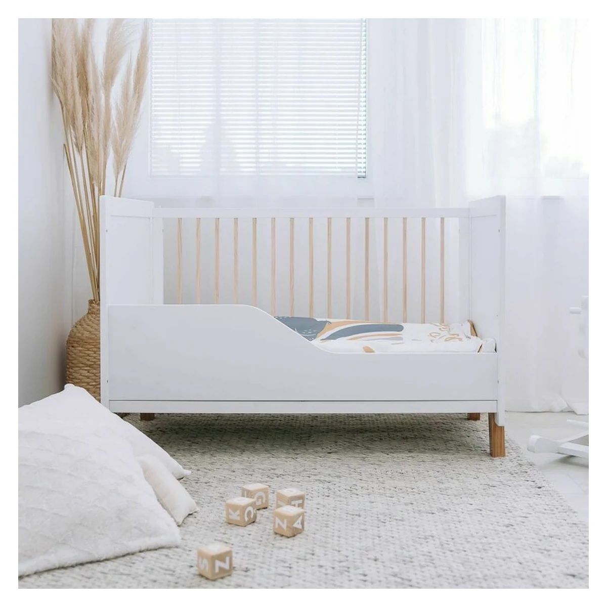 Patut din lemn bebe, 120x60 cm, Transformabil, Cu bariera de siguranta, White, FreeON, Ava [11]