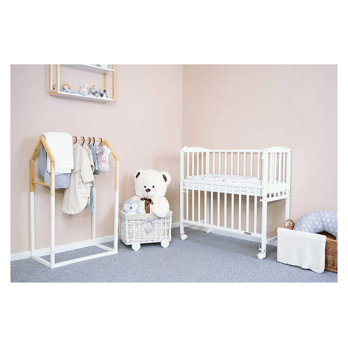 Patut din lemn bebe, 90x40 cm, Cu laterala culisanta, roti, White, New Baby, Mateo [4]