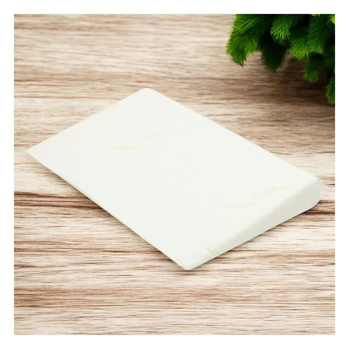 Perna inclinata din spuma poliuretanica New Baby, 60x38x7 cm, 0 luni+, Alb [2]