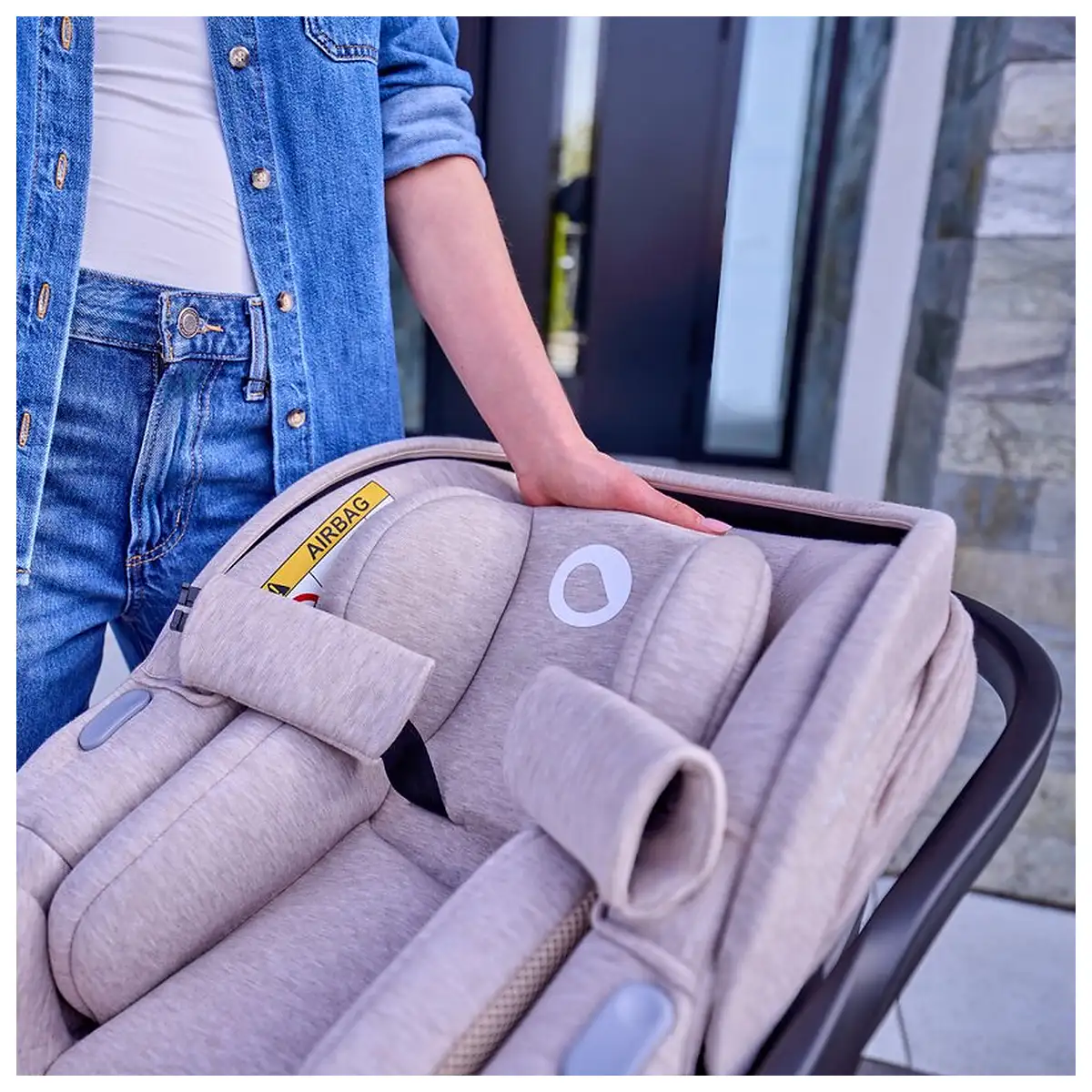 Scoica auto, Lionelo, Moxie, i-Size, 40-87 cm, Tetiera reglabila, intarita cu spuma de memorie, Carcasa ventilata, Din [18]