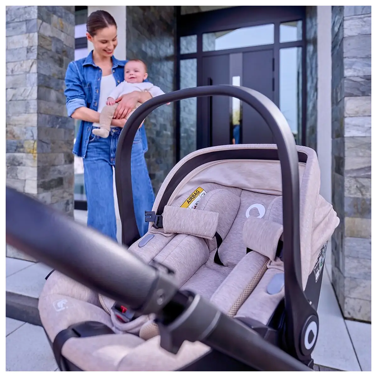 Scoica auto, Lionelo, Moxie, i-Size, 40-87 cm, Tetiera reglabila, intarita cu spuma de memorie, Carcasa ventilata, Din [17]