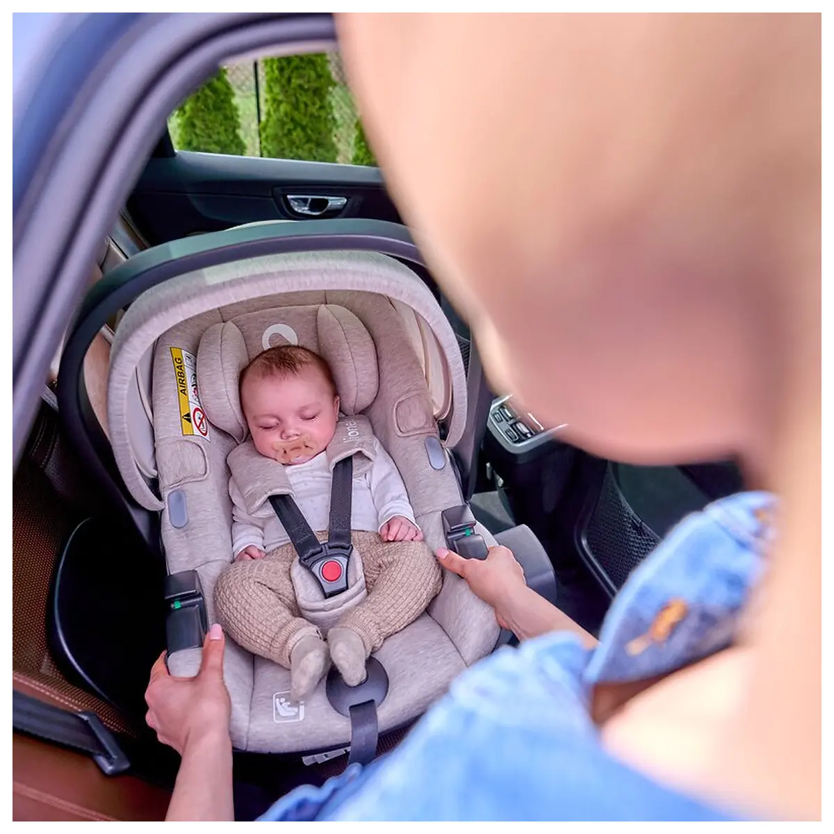 Scoica auto, Lionelo, Moxie, i-Size, Include baza rotativa 360 cu picior de fixare, 40-87 cm, Tetiera reglabila, [26]