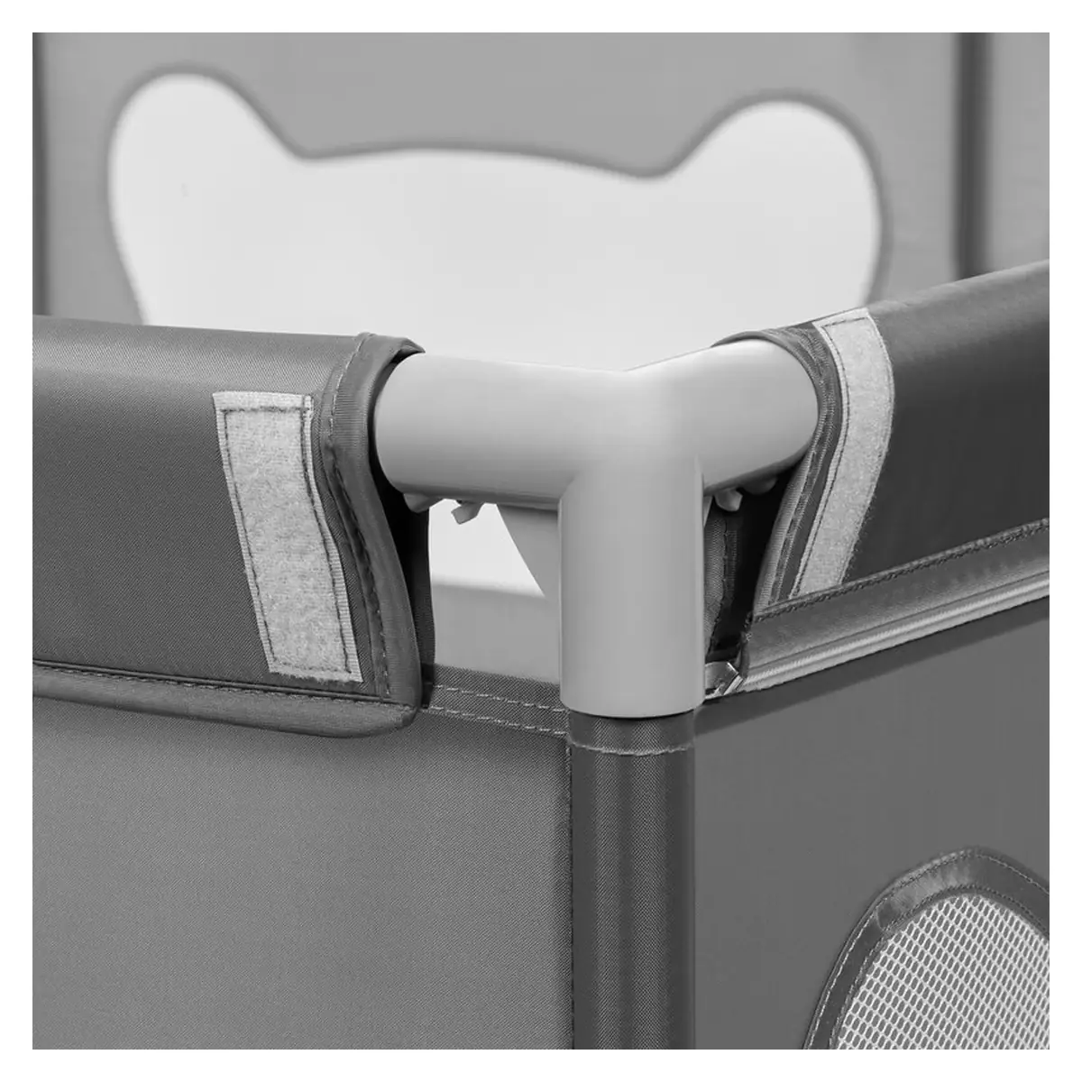 Tarc de joaca copii, Lionelo, Willow XL,180 x 200 cm, Pliere compacta, Include geanta de transport, Din plasa, Cu doua intrari laterale si fermoar, Cu ventuze pentru stabilitate, Conform cu EN 12227:2 [9]