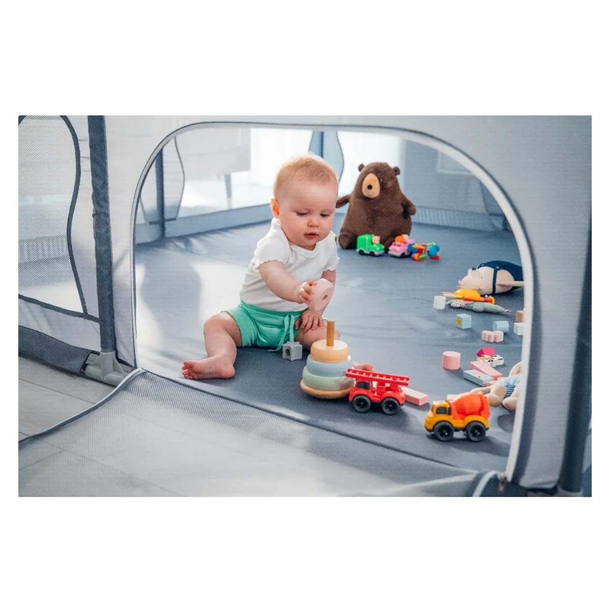 Tarc de joaca copii, Lionelo, Willow XL,180 x 200 cm, Pliere compacta, Include geanta de transport, Din plasa, Cu doua intrari laterale si fermoar, Cu ventuze pentru stabilitate, Conform cu EN 12227:2 [21]