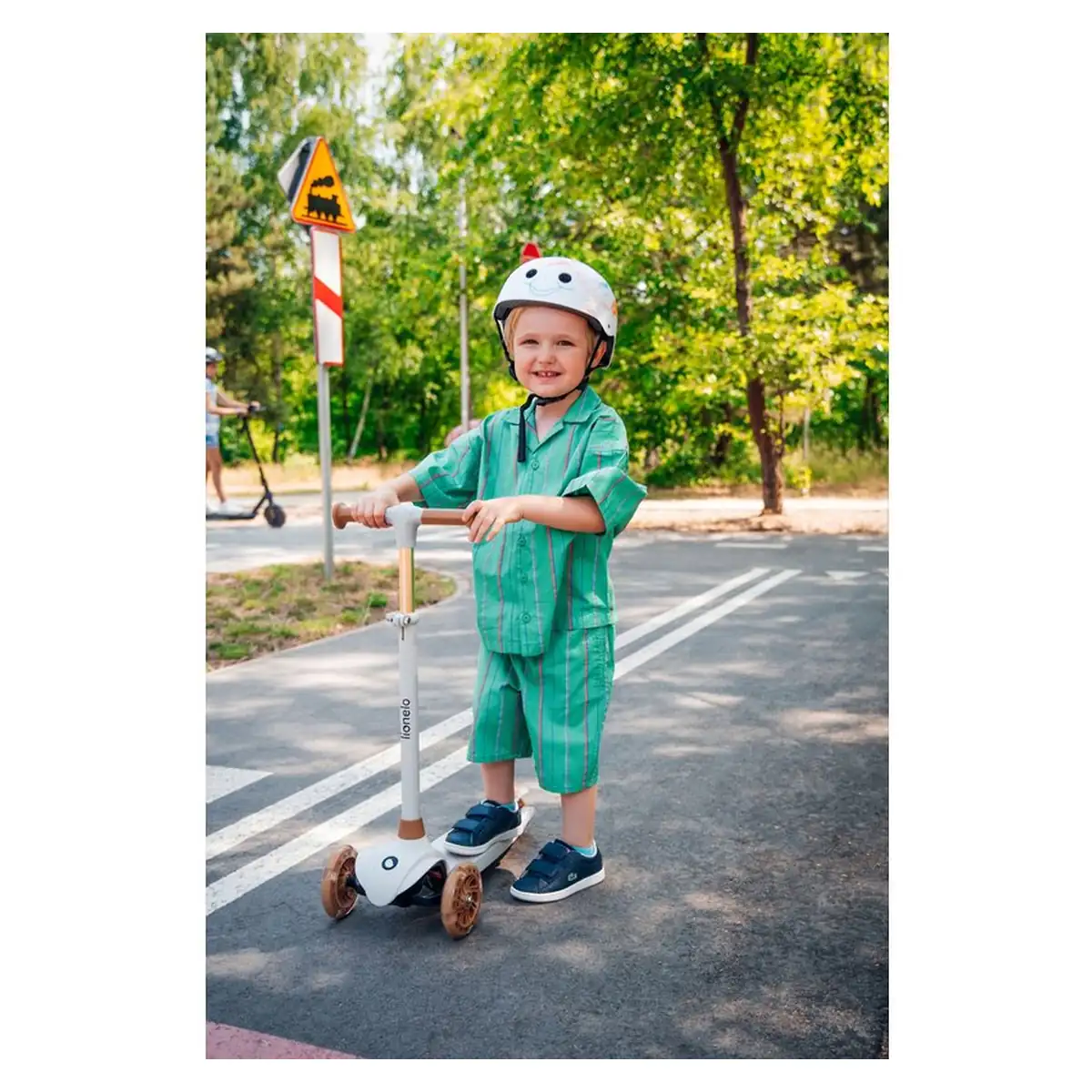 Trotineta, Lionelo, Jessy, Pana la 50 Kg, lumini LED, 3 ani+, Maro [23]