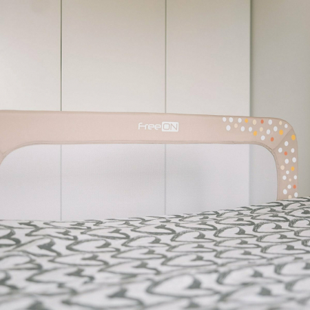 Bariera de protectie pentru pat bebe, Rabatabila, Instalare usoara, Dimensiune 135 x 57 cm, FreeON, Little Dots, Beige [2]
