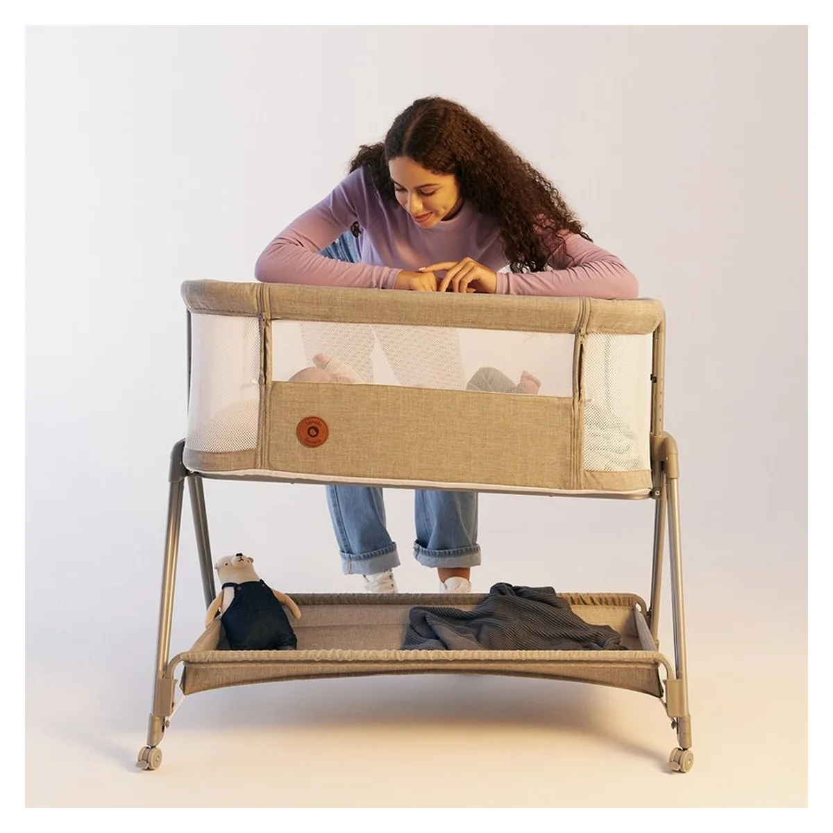Patut co-sleeper Luna, 2 in 1, Cu laterala culisanta, Cu roti, Gri deschis Lionelo 24 luni [2]