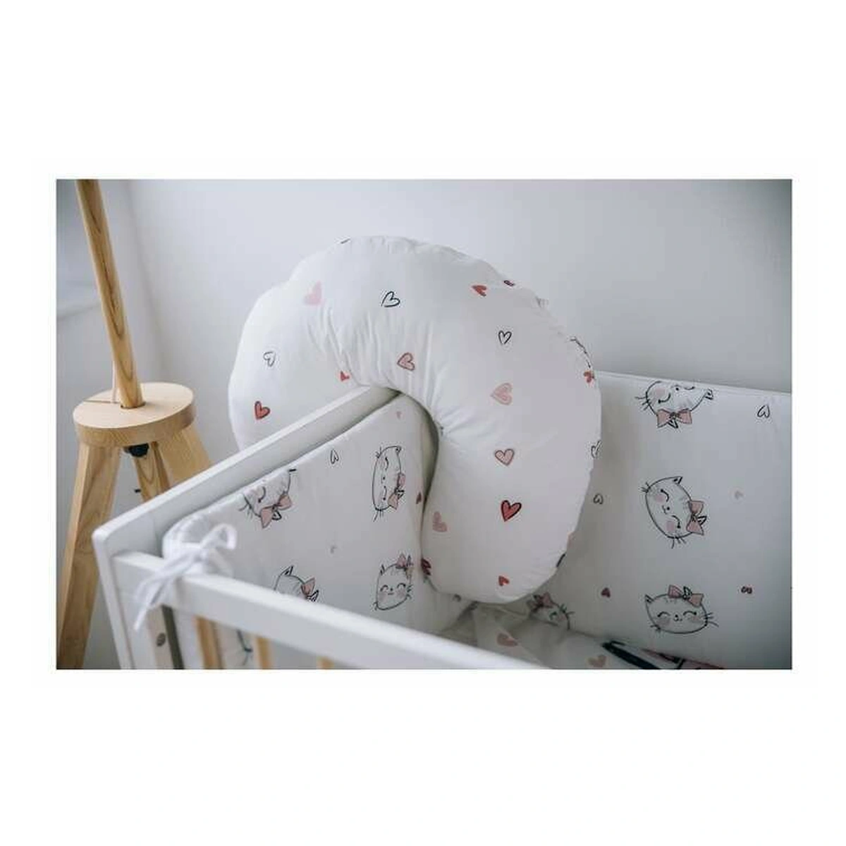 Perna alaptare, Bubaba, Cu husa detasabila, 70x60x18 cm, Kitties&Hearts/White [4]