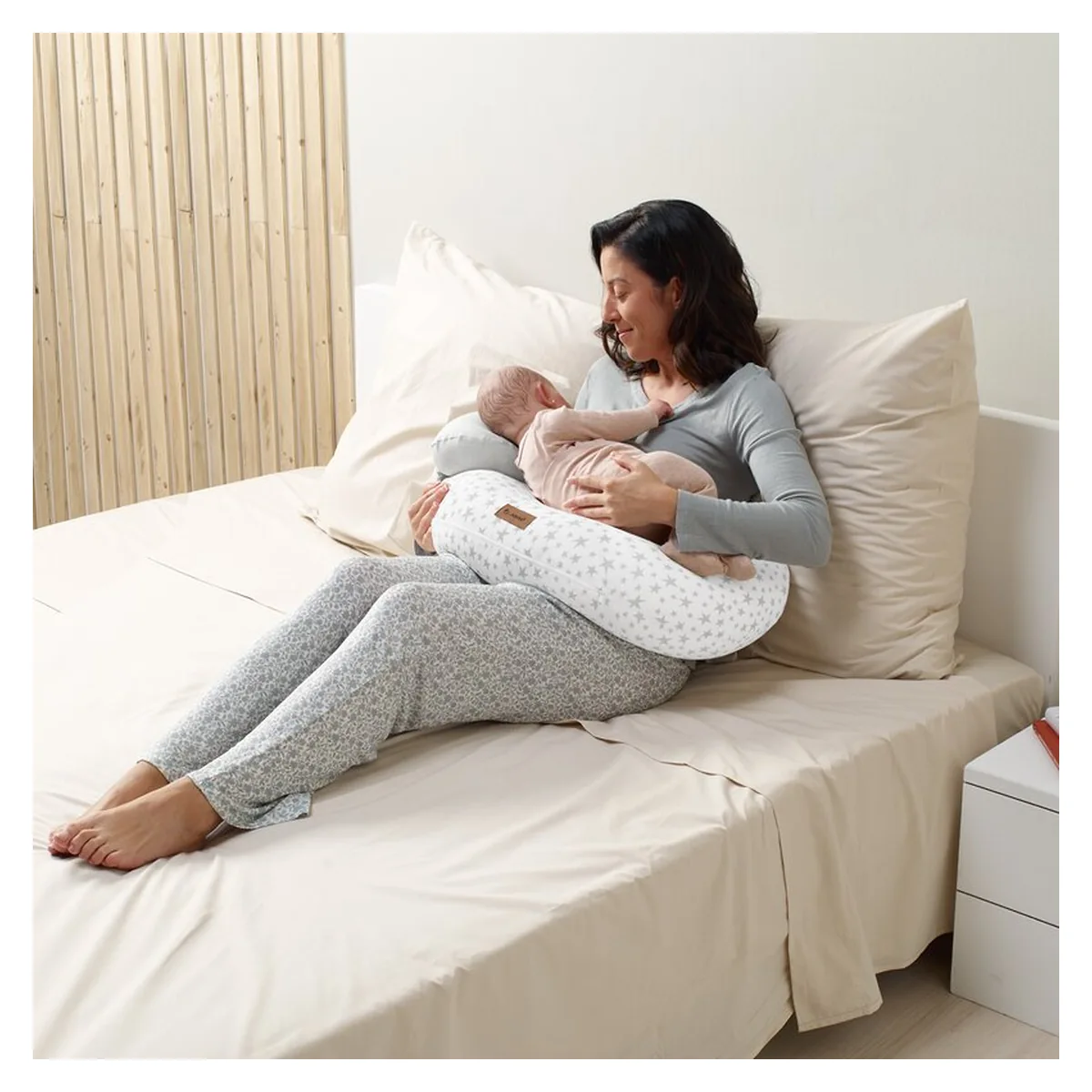 Perna pentru alaptare, Jane, Ergonomica, Cu husa detasabila si lavabila si pernuta suplimentara, Umpluta cu bilute din [1]