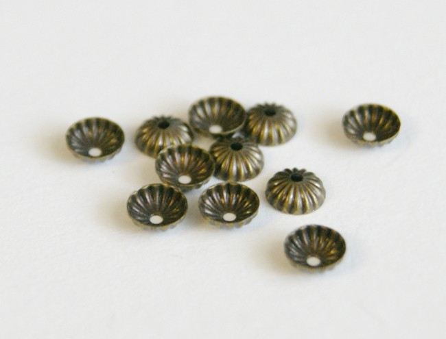 Capac margele din alama, placat cu aur antichizat 6 mm [2]