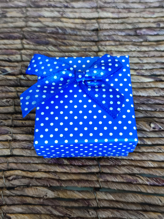 Cutie cadou pentru bijuterii, pentru inel, culoare albastru cu buline mici albe, 5X5X3 cm, 1 bucata [2]
