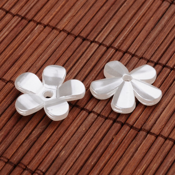 Floare acrilica, imitatie perla, alba 22x5mm, 1 bucata [2]