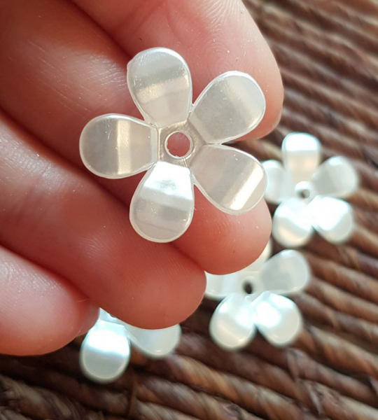 Floare acrilica, imitatie perla, alba 22x5mm, 1 bucata [3]