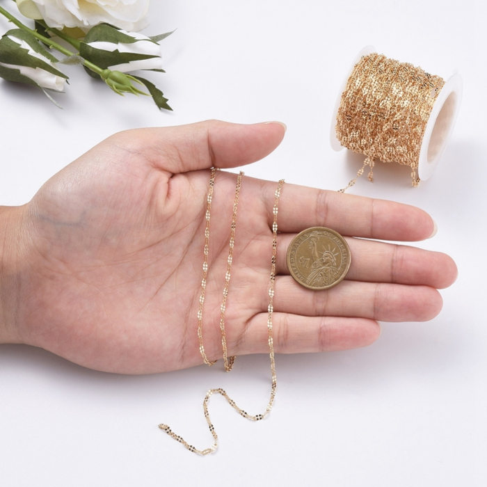 Lant din alama, placat cu aur, cu zale fine de 4X2 mm [3]